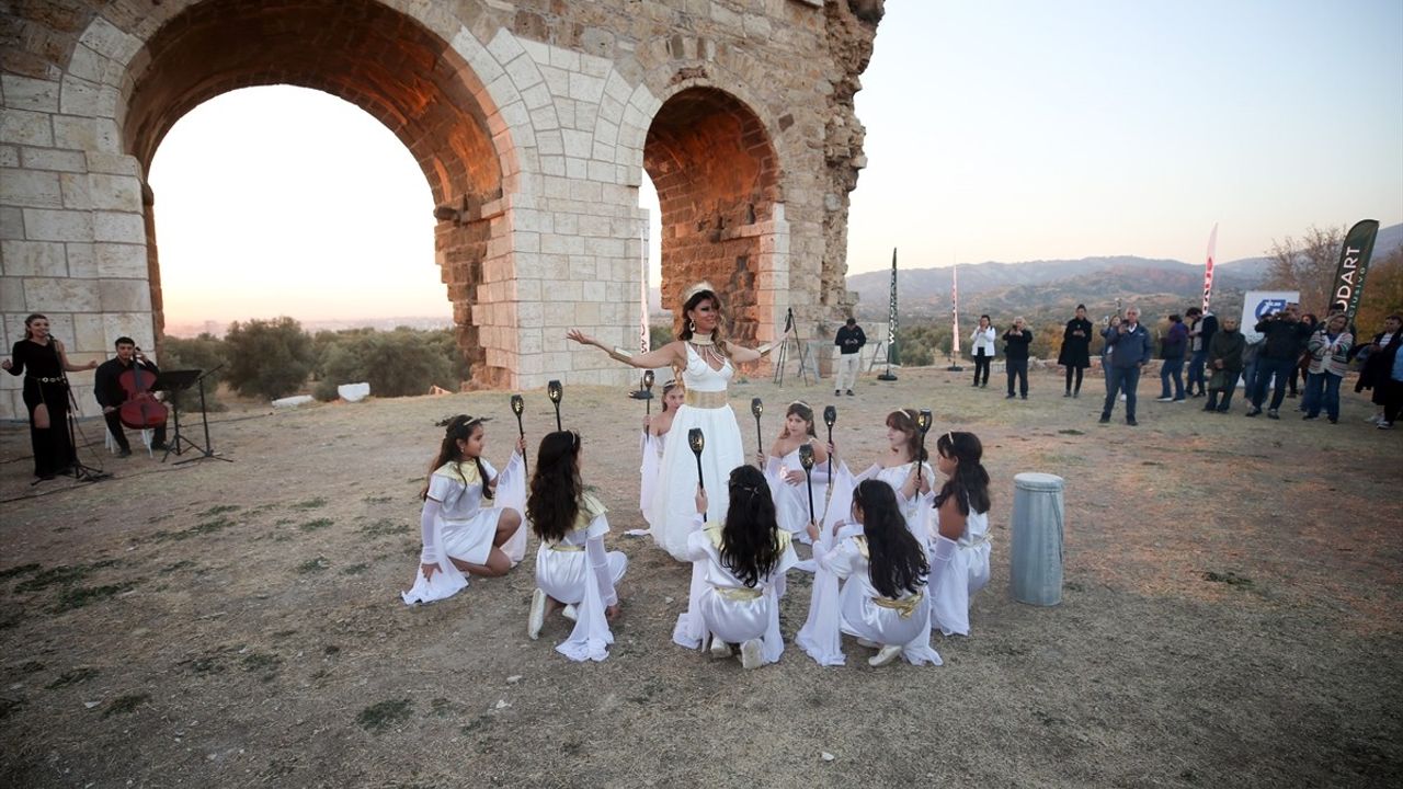 Tralleis Antik Kenti'nde Notalı Müzik ve Dans Gösterisi