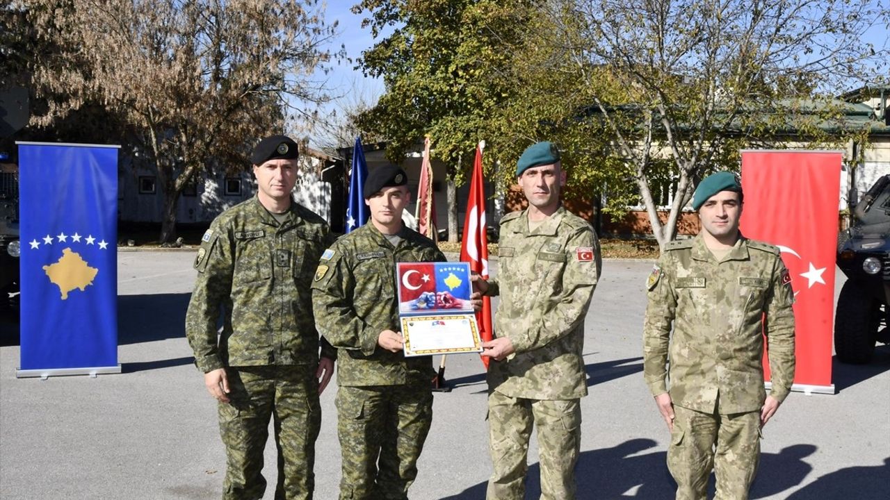 Türk Askerlerinden Kosovalı Askerlere Cobra Eğitimi