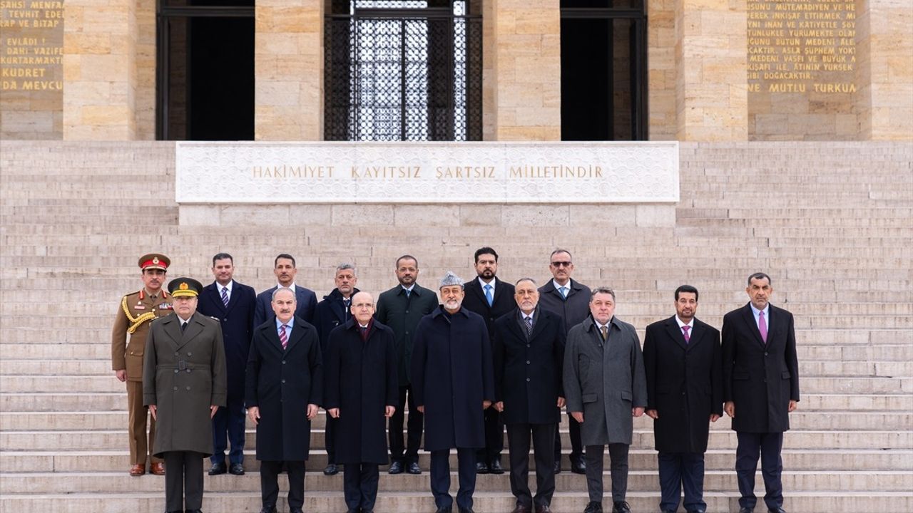 Umman Sultanı Heysem bin Tarık Anıtkabir'i Ziyaret Etti