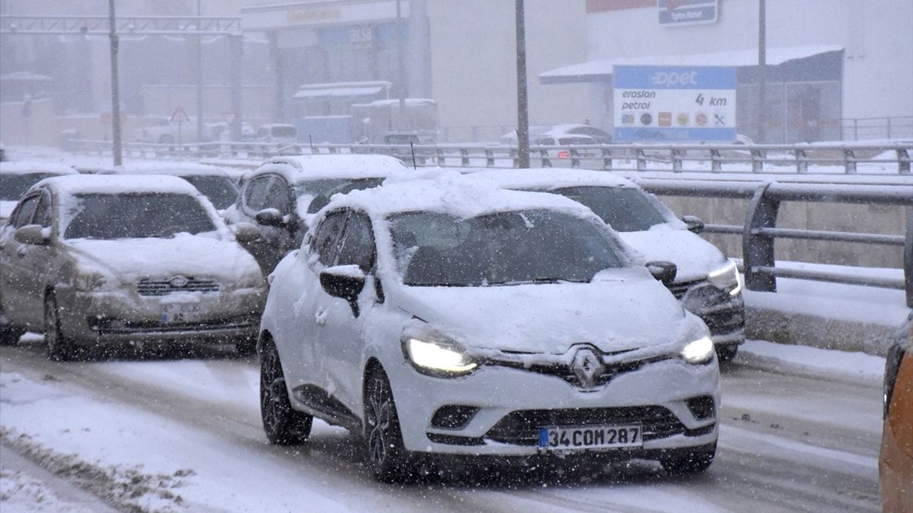 Van’da Kar Yağışı ve Tipi Ulaşımı Olumsuz Etkiledi