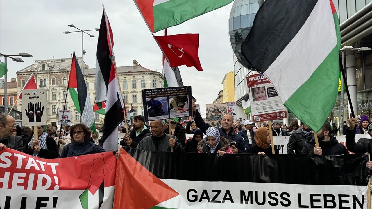 Viyana'da Gazze ve Lübnan'daki Saldırılara Karşı Protesto Düzenlendi