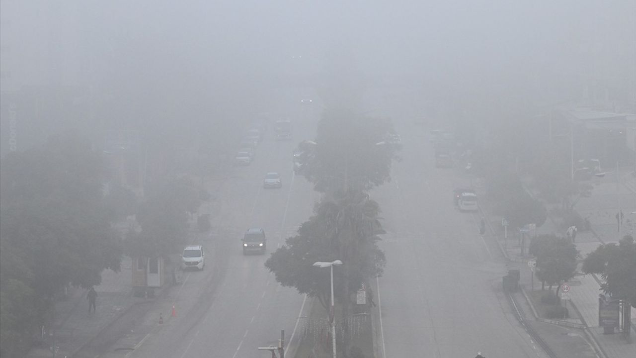 Adana'da Görüş Mesafesini Düşüren Sis Olayı
