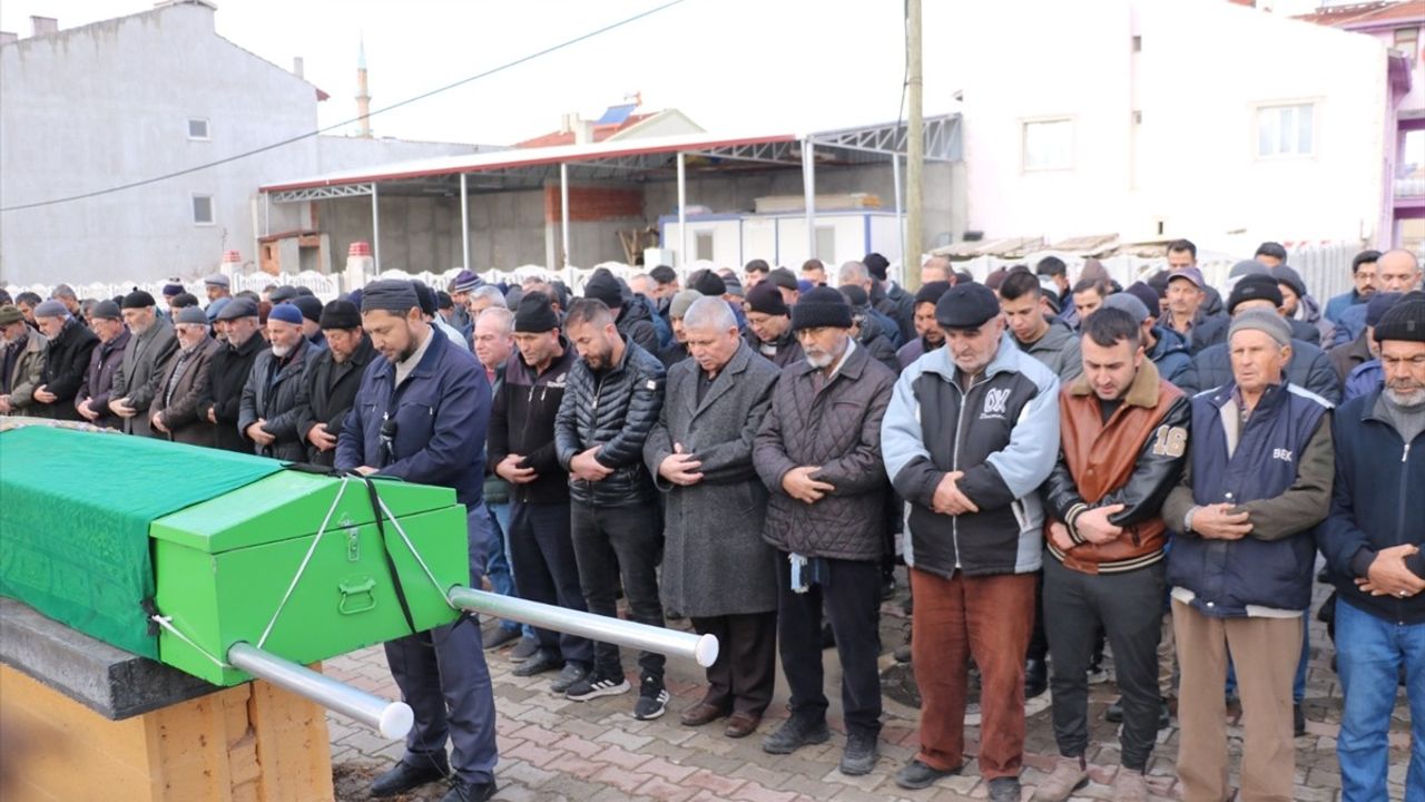 Afyonkarahisar'da Yaya Kazası: 23 Yaşındaki Öğretmen Hayatını Kaybetti