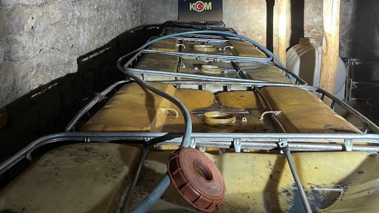 Ağrı'da Kaçak Motorin Operasyonu: 8 Ton 510 Litre Ele Geçirildi