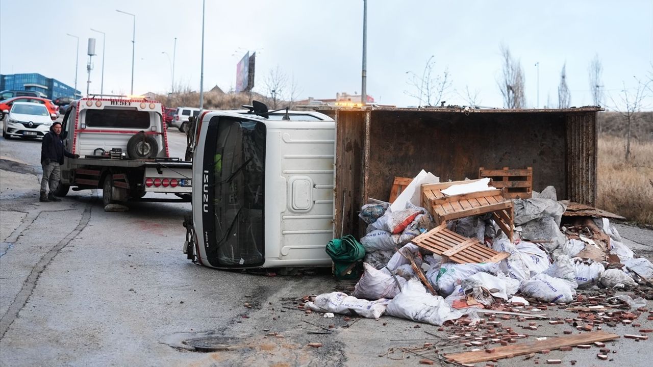 Ankara'da Hafriyat Kamyonu Kazası