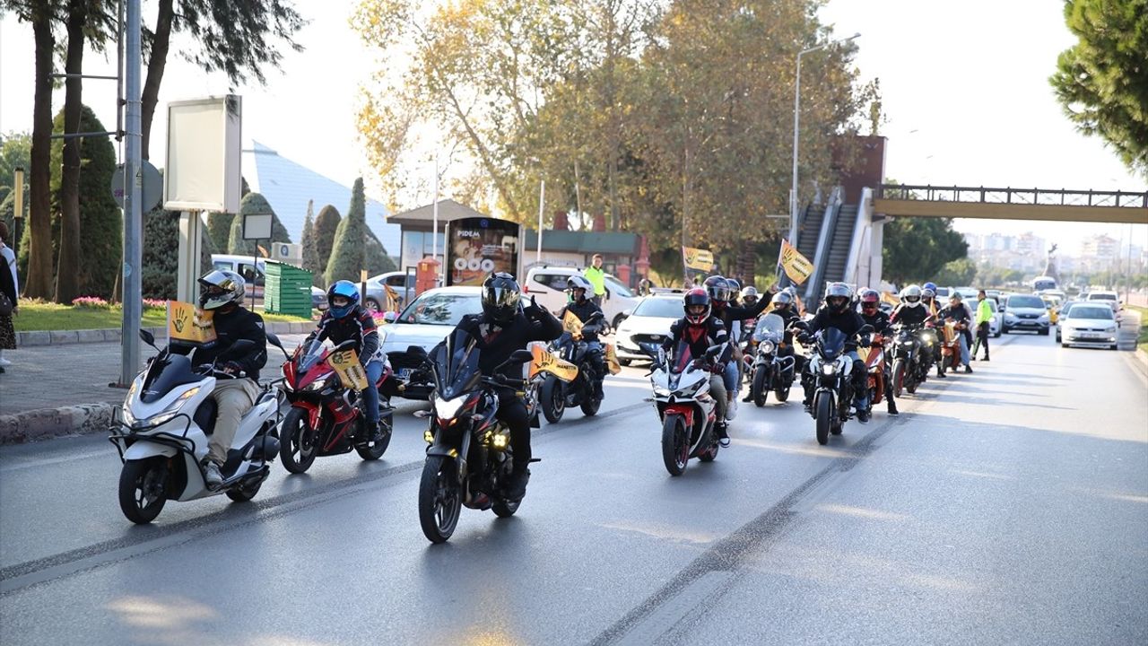 Antalya'da Motosiklet Korteji ile Kadına Şiddete Hayır