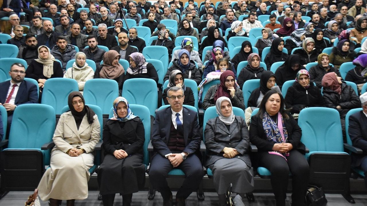 Artvin'de Ailede Çözüm Becerileri Konferansı