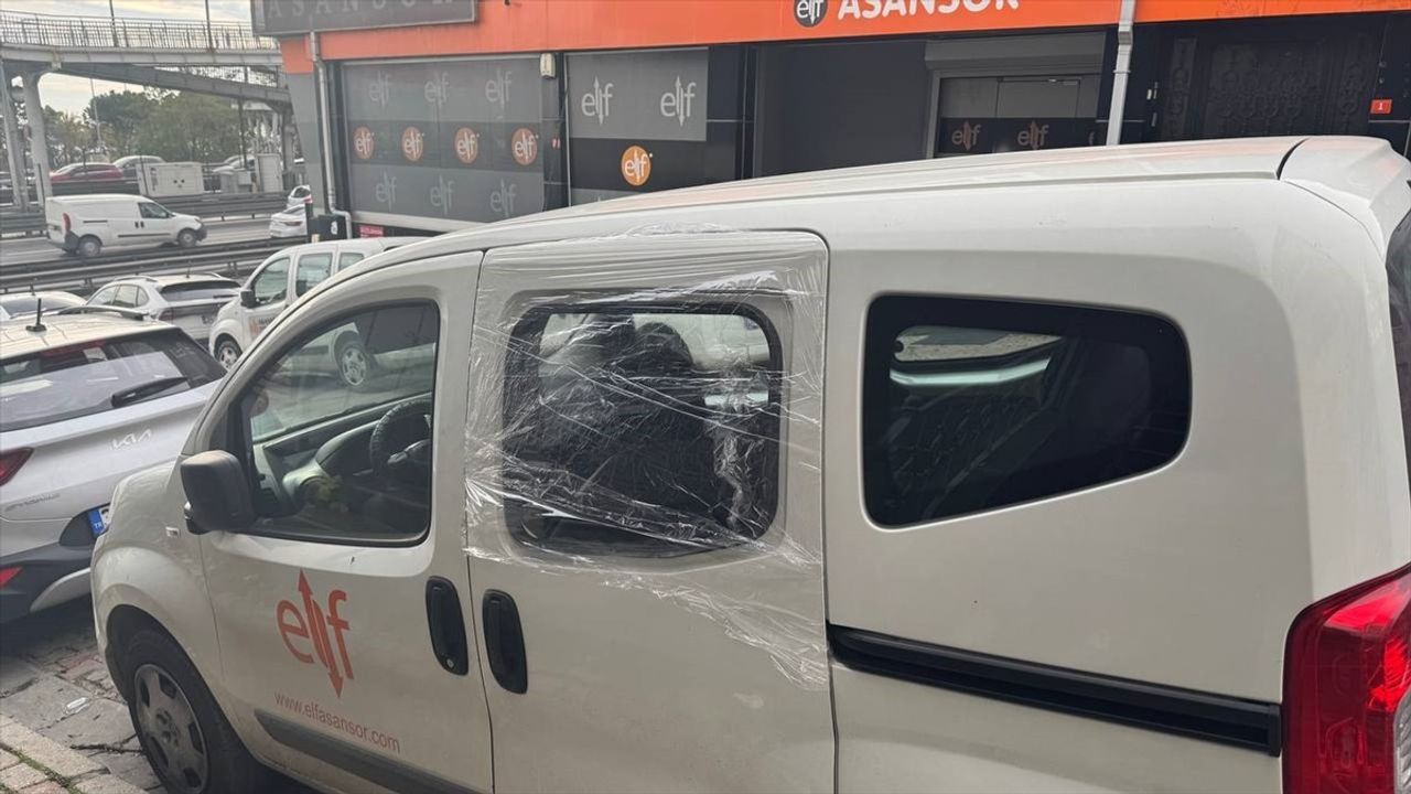 Avcılar'da Hırsızlık Şüphesi: 7 Araçta Cam Kırıldı