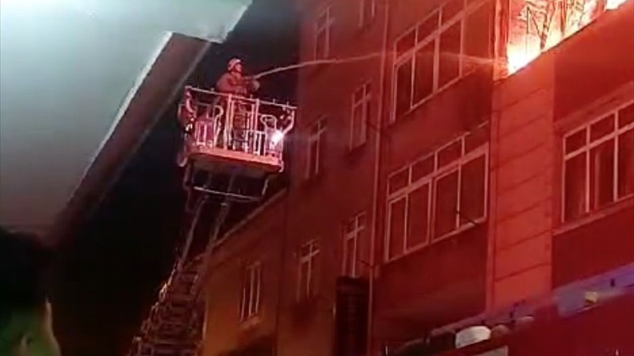 Bağcılar'da Gözlük Atölyesinde Yangın Paniği