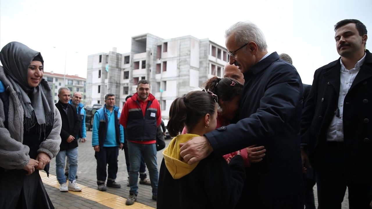 Bakan Uraloğlu Adıyaman'da Kalıcı Konut İnşaatını İnceledi