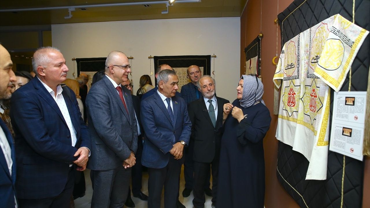 Bakü'de 'Dualı Sultan Gömlekleri' Sergisi Uniqe