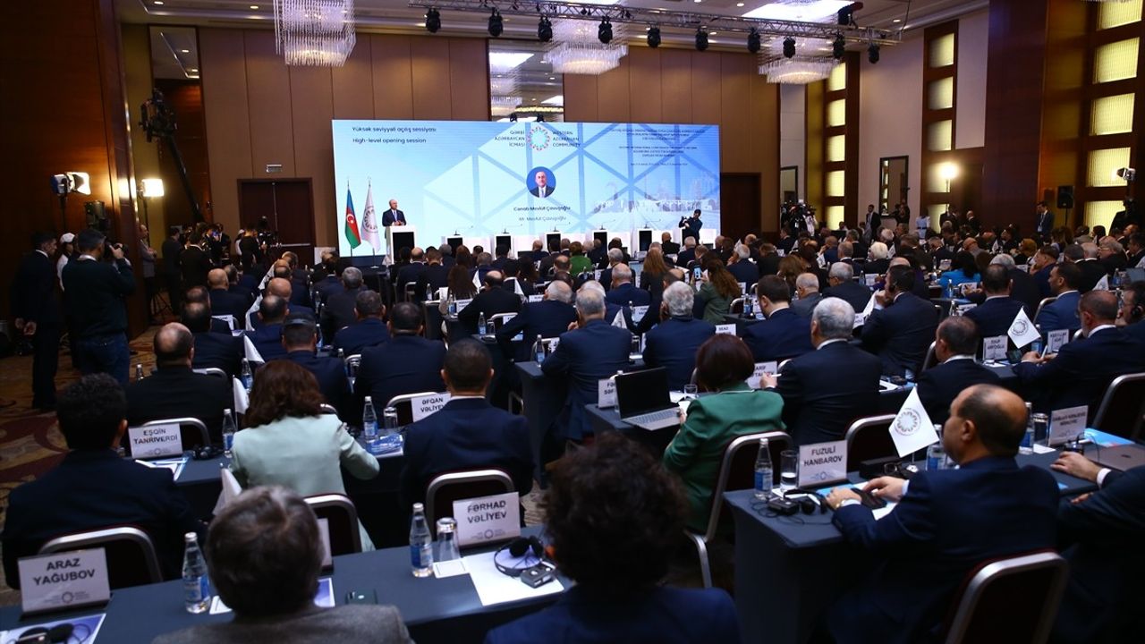 Bakü'de Zorla Çıkarılan Azerbaycanlılar İçin Adalet Konferansı