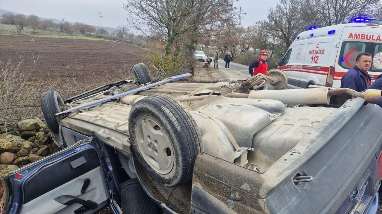 Balıkesir'de Takla Atan Otomobildeki Genç Hayatını Kaybetti