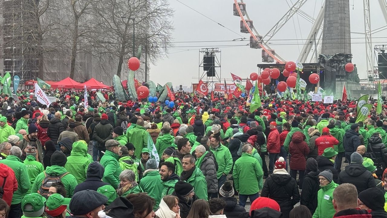 Belçika'da Çalışanlar Yeni Hükümetin Ekonomi Politikalarını Protesto Etti