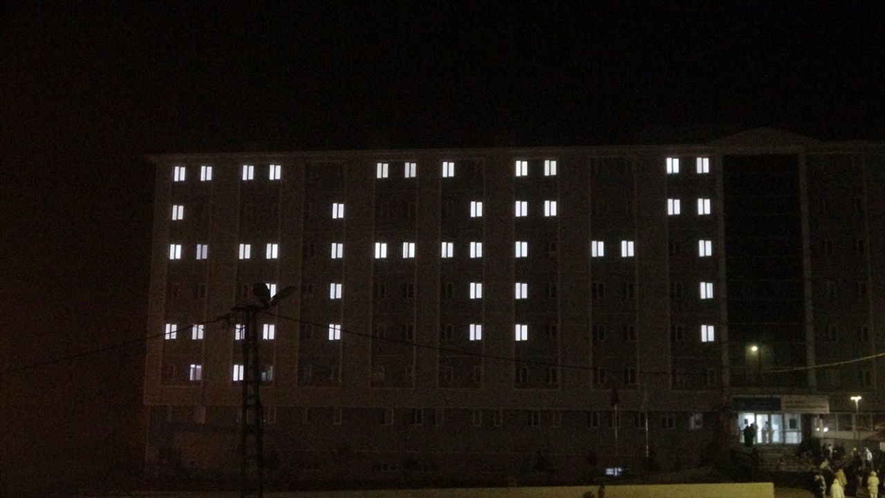 Bitlis'te Suriyeli Öğrencilerden 'Şam' Kutlaması