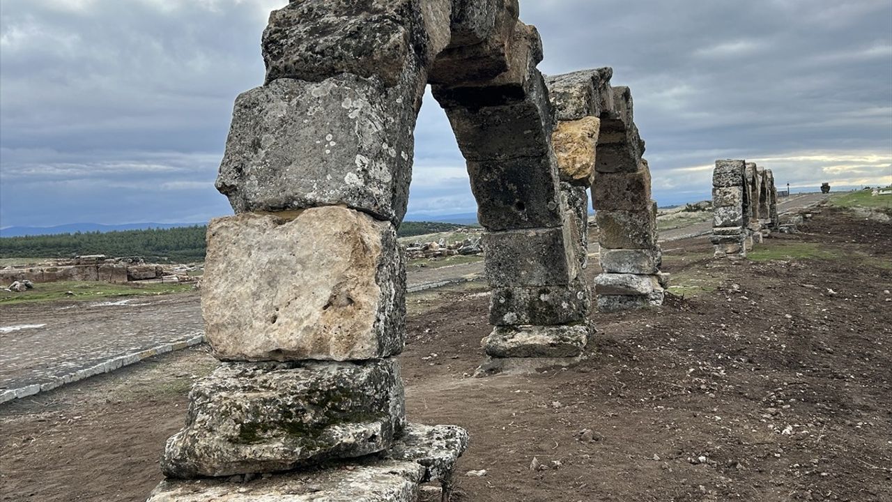 Blaundos Antik Kenti'nde Su Kemerleri Restore Ediliyor