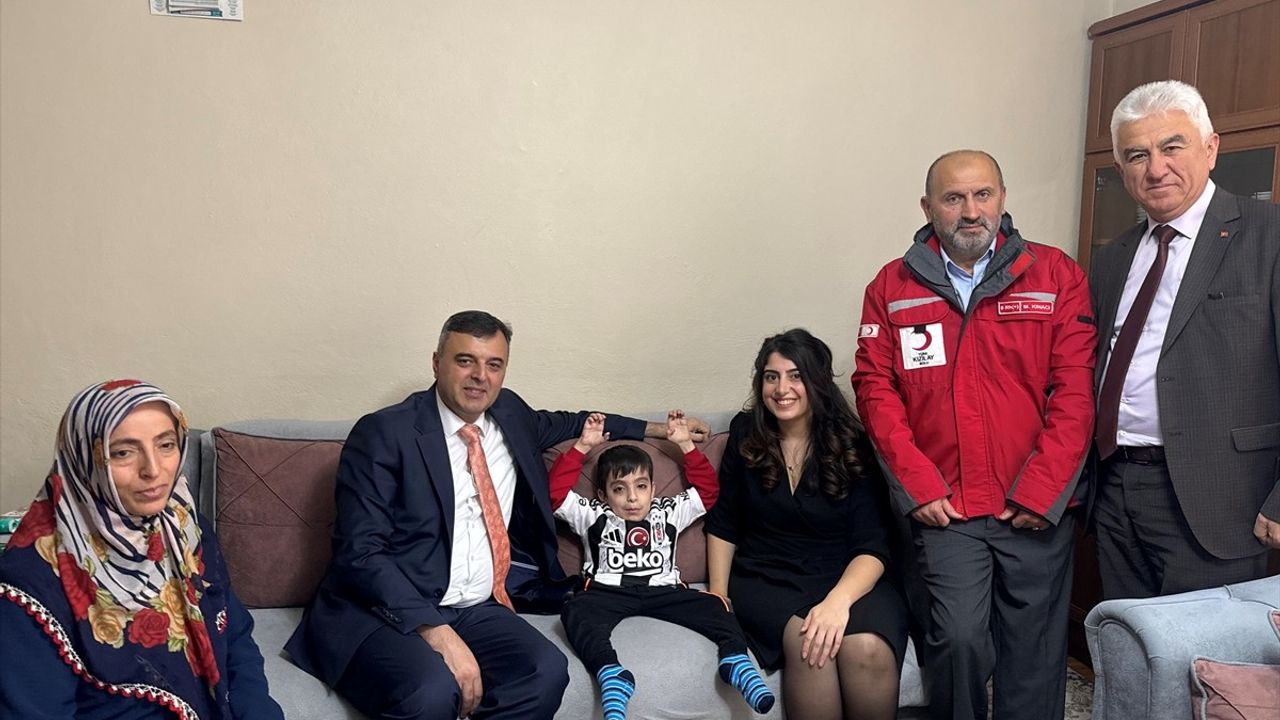 Bolu'daki Engelli Öğrencilere Beşiktaş Forması Sürprizi