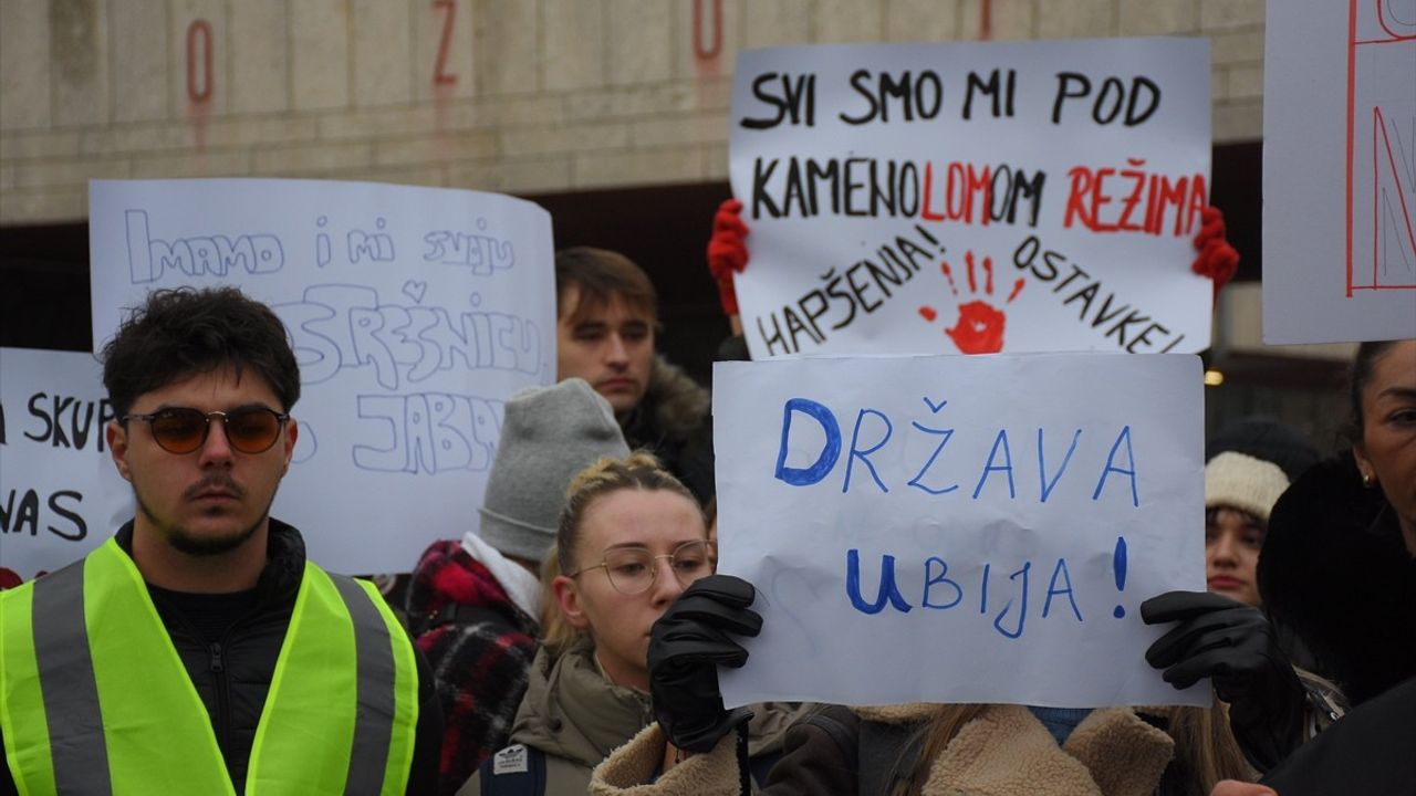 Bosna Hersek'ten Sırbistan'a Destek: Öğrenciler Dayanışma Gösterdi