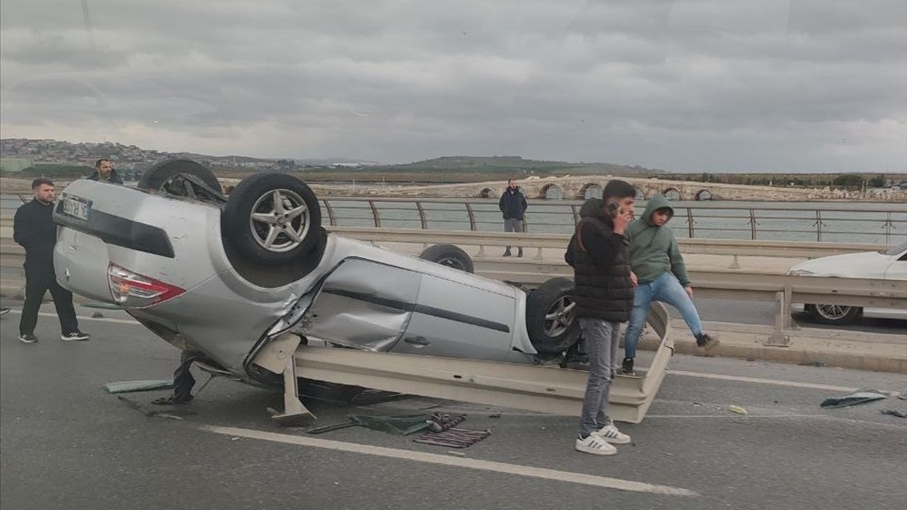 Büyükçekmece'de Trafik Kazası: Otomobil Takla Attı