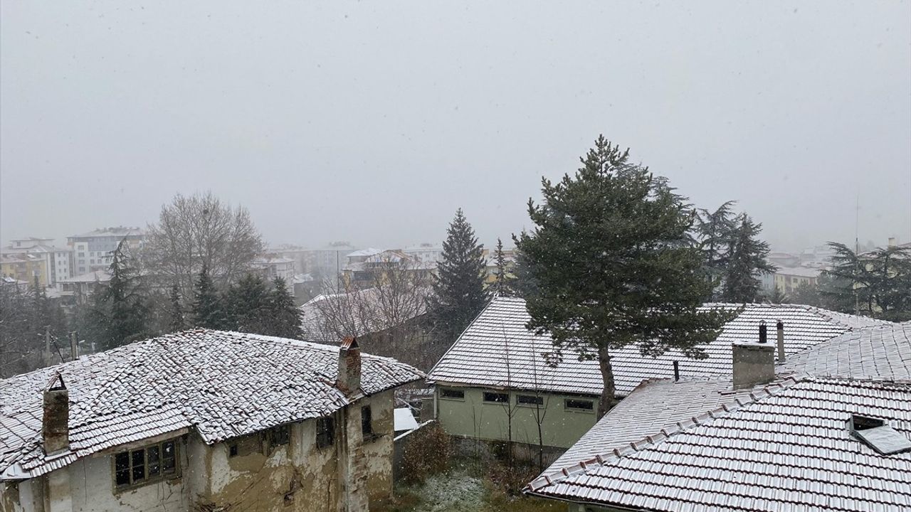 Çankırı'da Kar Yağışı Etkili Oluyor