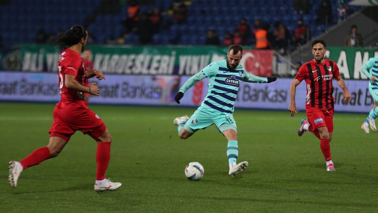 Çaykur Rizespor, Ziraat Türkiye Kupası'nda Farklı Galibiyetle Turu Geçti