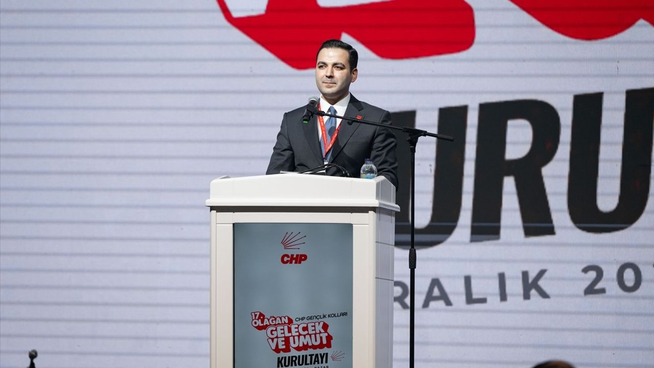Cem Aydın, CHP Gençlik Kolları Genel Başkanlığına Seçildi