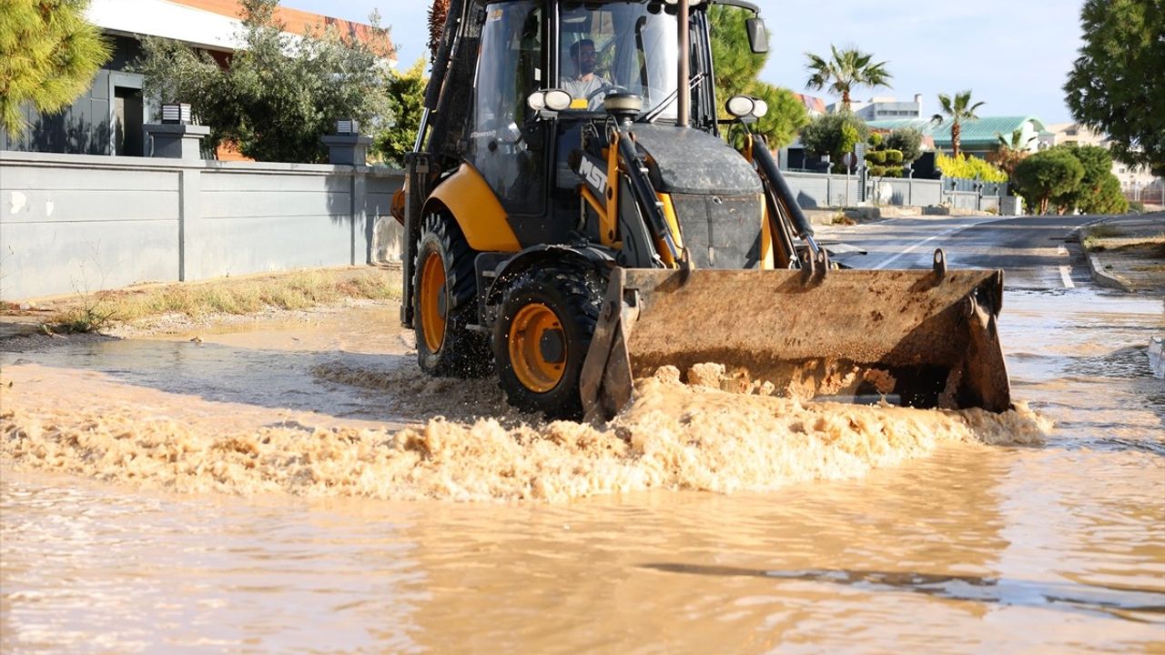 Çeşme'de Kuvvetli Sağanak ve Sis Hayatı Zorluyor