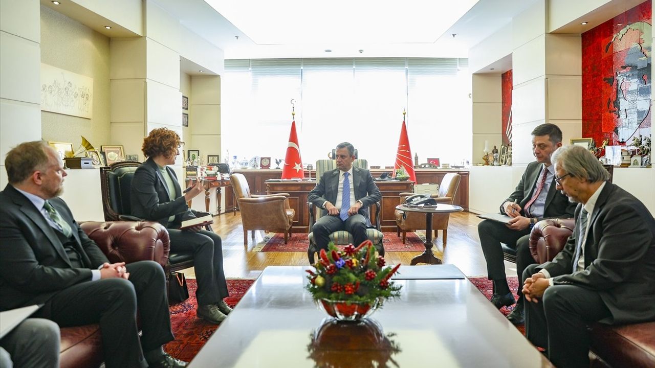 CHP Genel Başkanı Özgür Özel, Kanada Büyükelçisi Kevin Hamilton'u Ağırladı