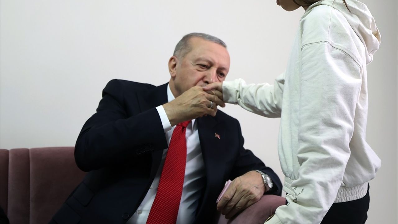 Cumhurbaşkanı Erdoğan Balıkesir'de Patlamada Hayatını Kaybedenlerin Ailelerini Ziyaret Etti