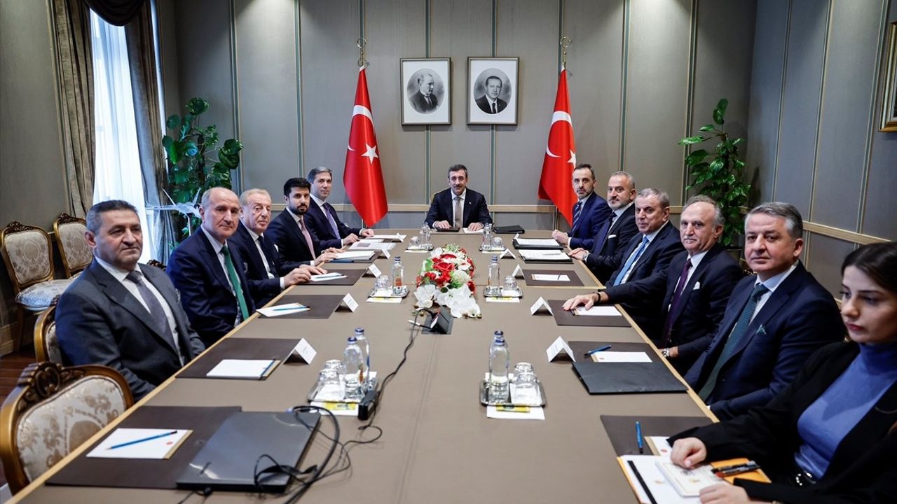 Cumhurbaşkanı Yardımcısı Cevdet Yılmaz, İsveç Süryani Temsilcileri ile Görüştü