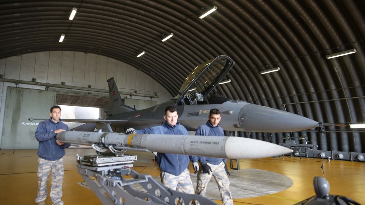 Dalaman'daki Pilotlar Yeni Yıla Nöbette Girdi