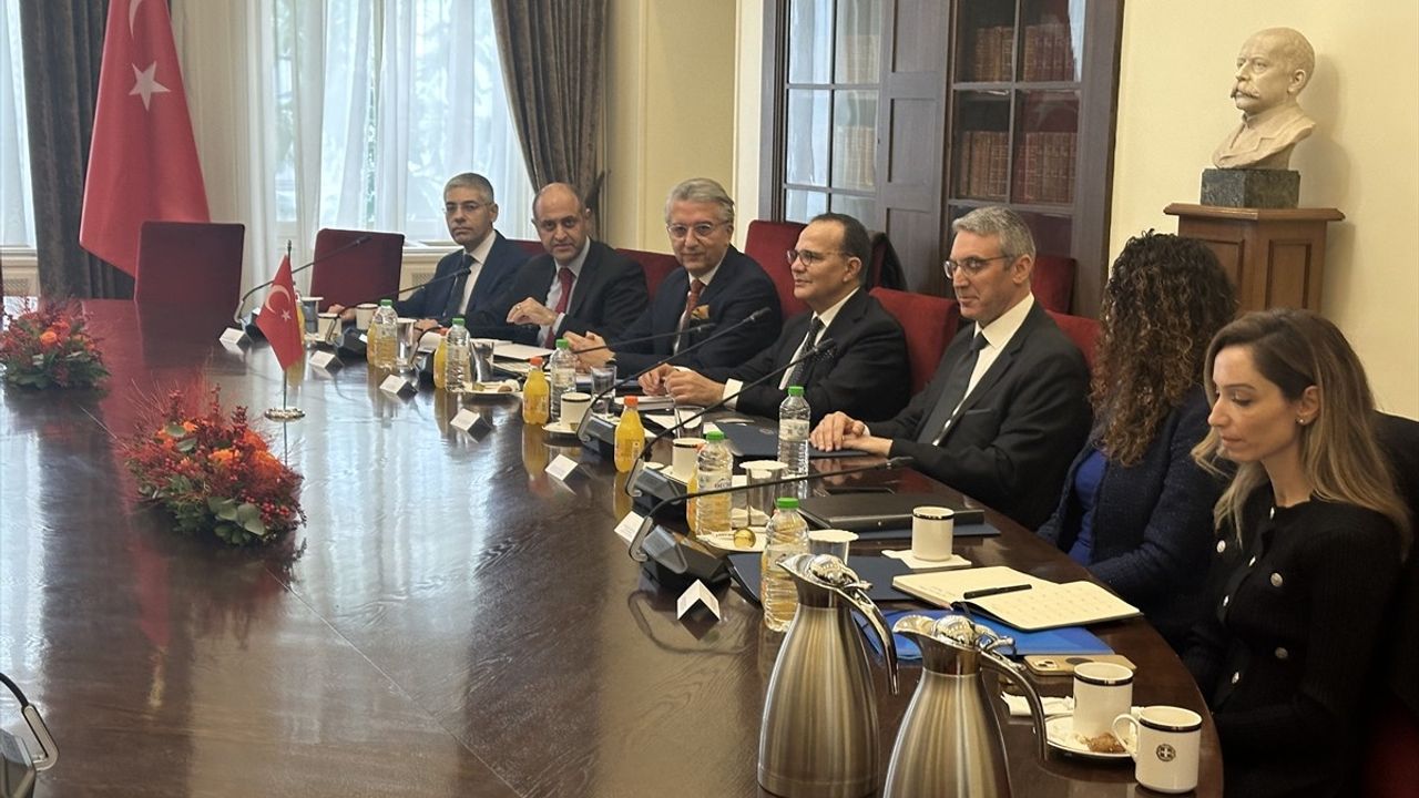 Dışişleri Bakan Yardımcısı Bozay, Yunan Mevkidaşı ile İkili Görüşmelerde Bulundu