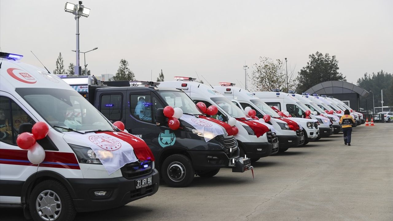 Diyarbakır'da Yeni Ambulans ve UMKE Araçları Hizmete Girdi