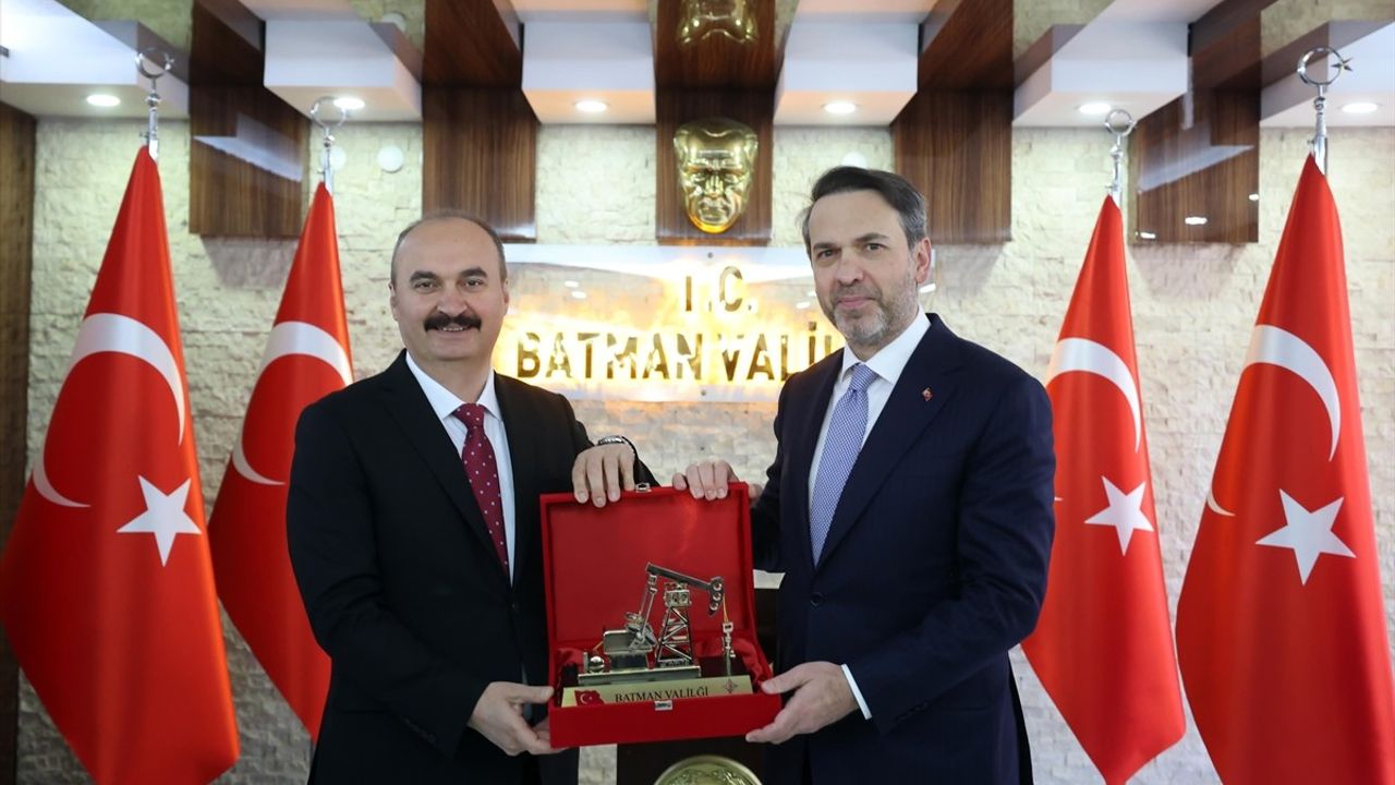 Enerji Bakanı Bayraktar Batman Valiliğini Ziyaret Etti