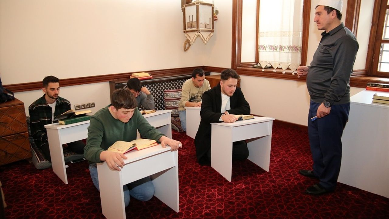 Erzurum'da Ebubekir Efendi Daru'l Huffaz Eğitim Merkezi Faaliyete Geçti