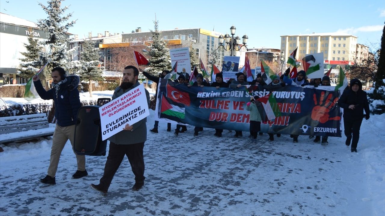 Erzurum'da Sağlık Çalışanları Gazze İçin Yürüyüş Düzenledi