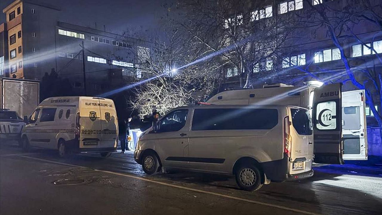 Esenyurt'ta Bir Genç Silahlı Saldırıda Hayatını Kaybetti