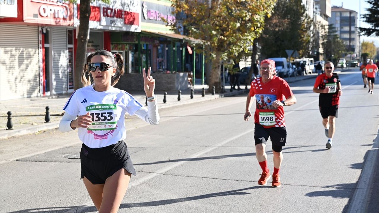 Gaziantep'te 6. Gazi Yarı Maratonu ve Halk Koşusu Başarıyla Tamamlandı