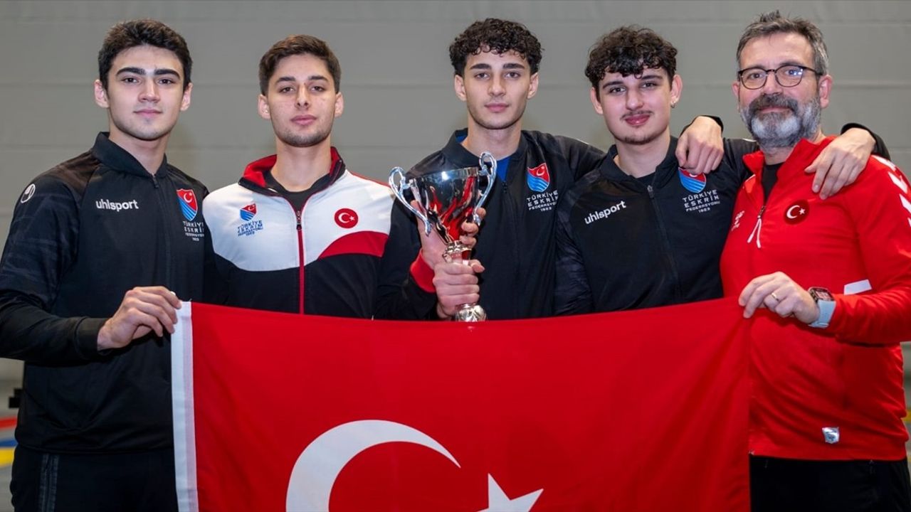 Genç Kılıç Milli Takımı Dünya Kupası'nda Bronz Madalya Kazandı