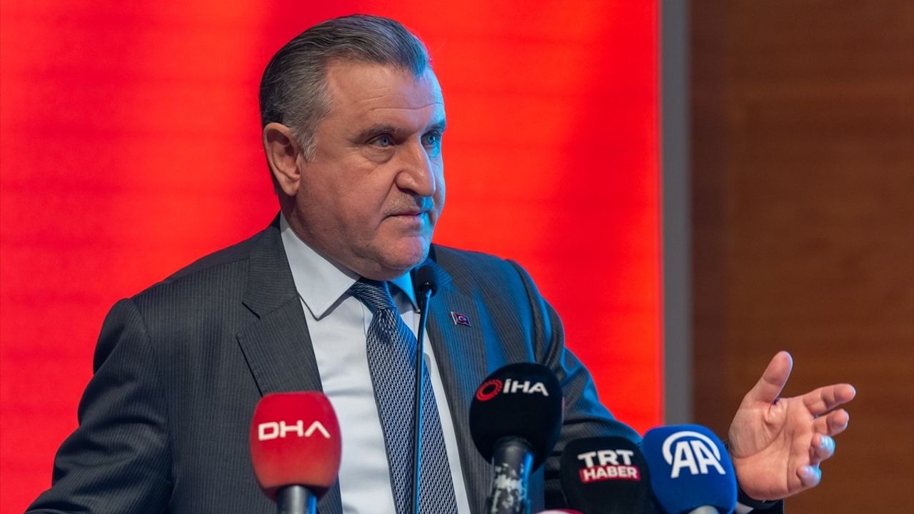 Gençlik ve Spor Bakanı Bak, Üniversiteli Öğrencilerle Buluştu