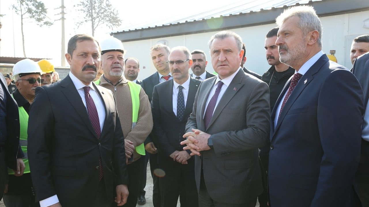 Gençlik ve Spor Bakanı Osman Aşkın Bak, Hatay'da Yurt İnşaatını İnceledi