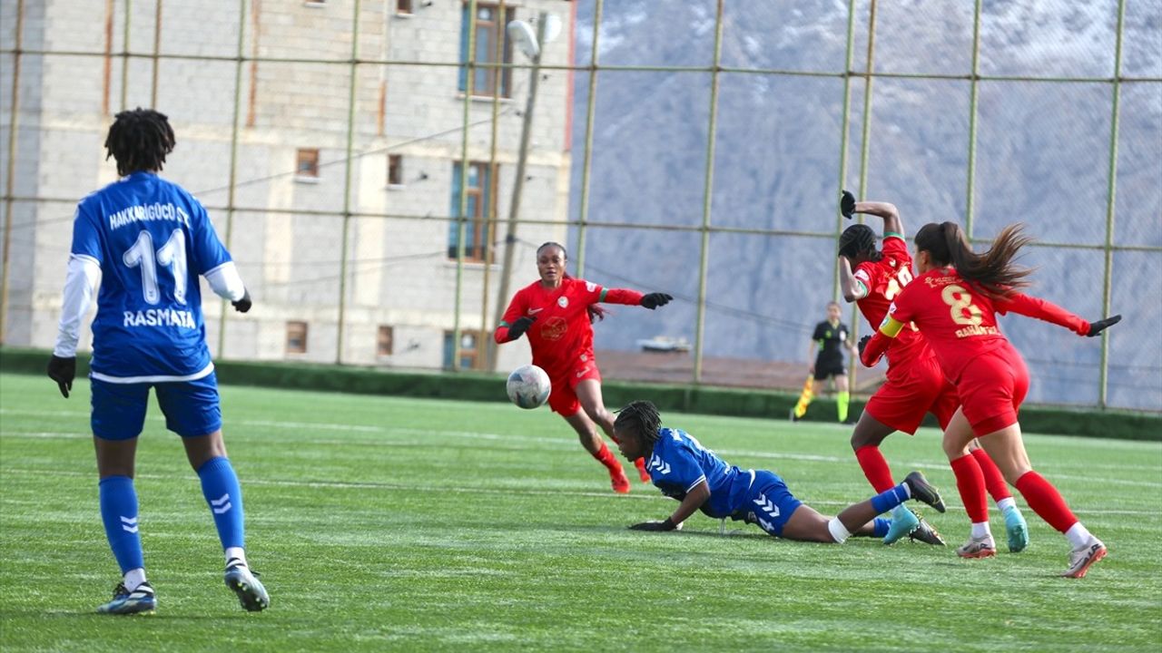 Hakkarigücü 2-0 Amed Sportif Faaliyetler: Kadın Futbol Süper Ligi'nde Önemli Galibiyet