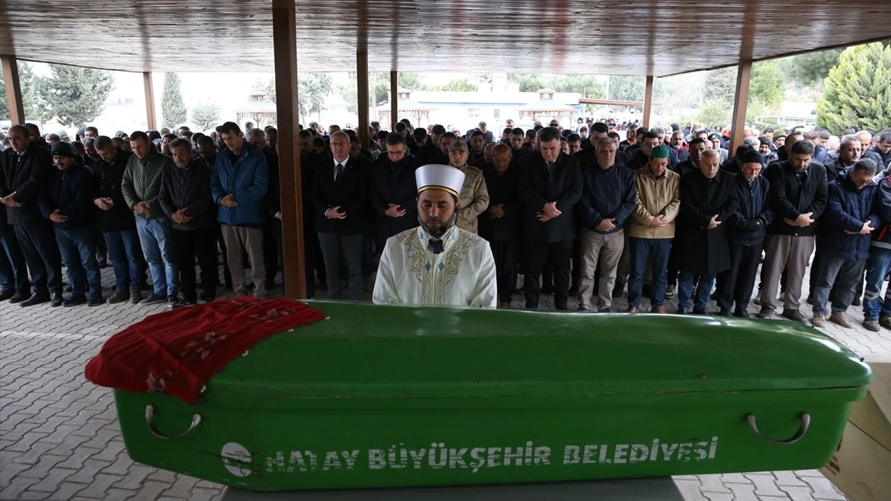 Hatay'da Aile Zehirlenmesi: Cenazeler Toprağa Verildi