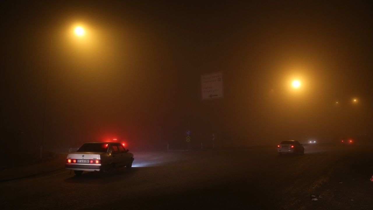 Hatay'da Gece Saatlerinde Yoğun Sis Etkili Oldu