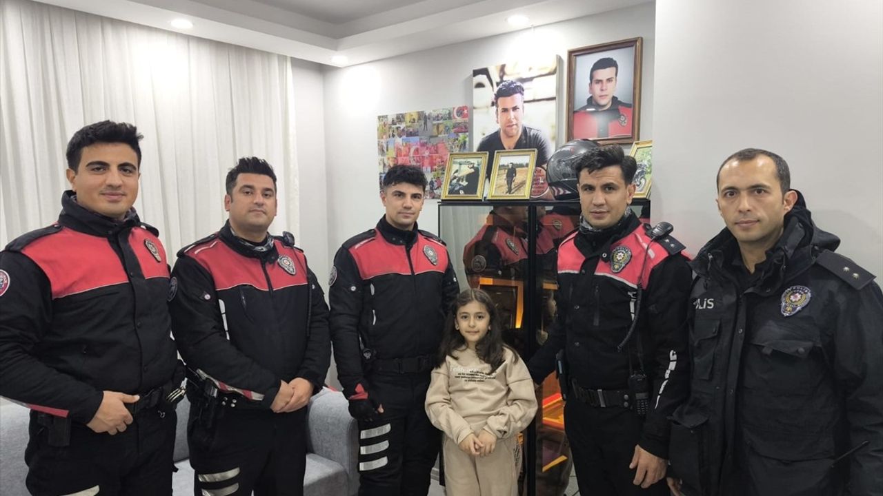 Hatay'da Şehit Kızına Polis Ekiplerinden Doğum Günü Sürprizi