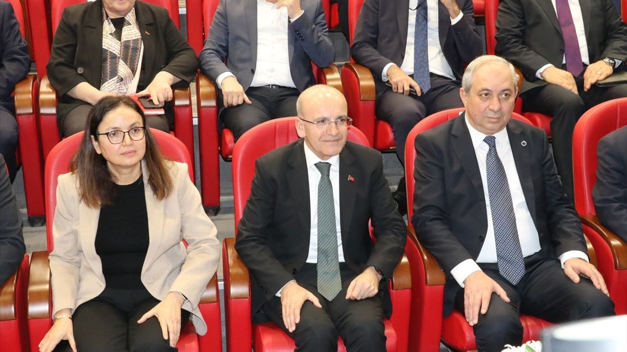 Hazine ve Maliye Bakanı Şimşek Yalova'da İş İnsanlarıyla Buluştu