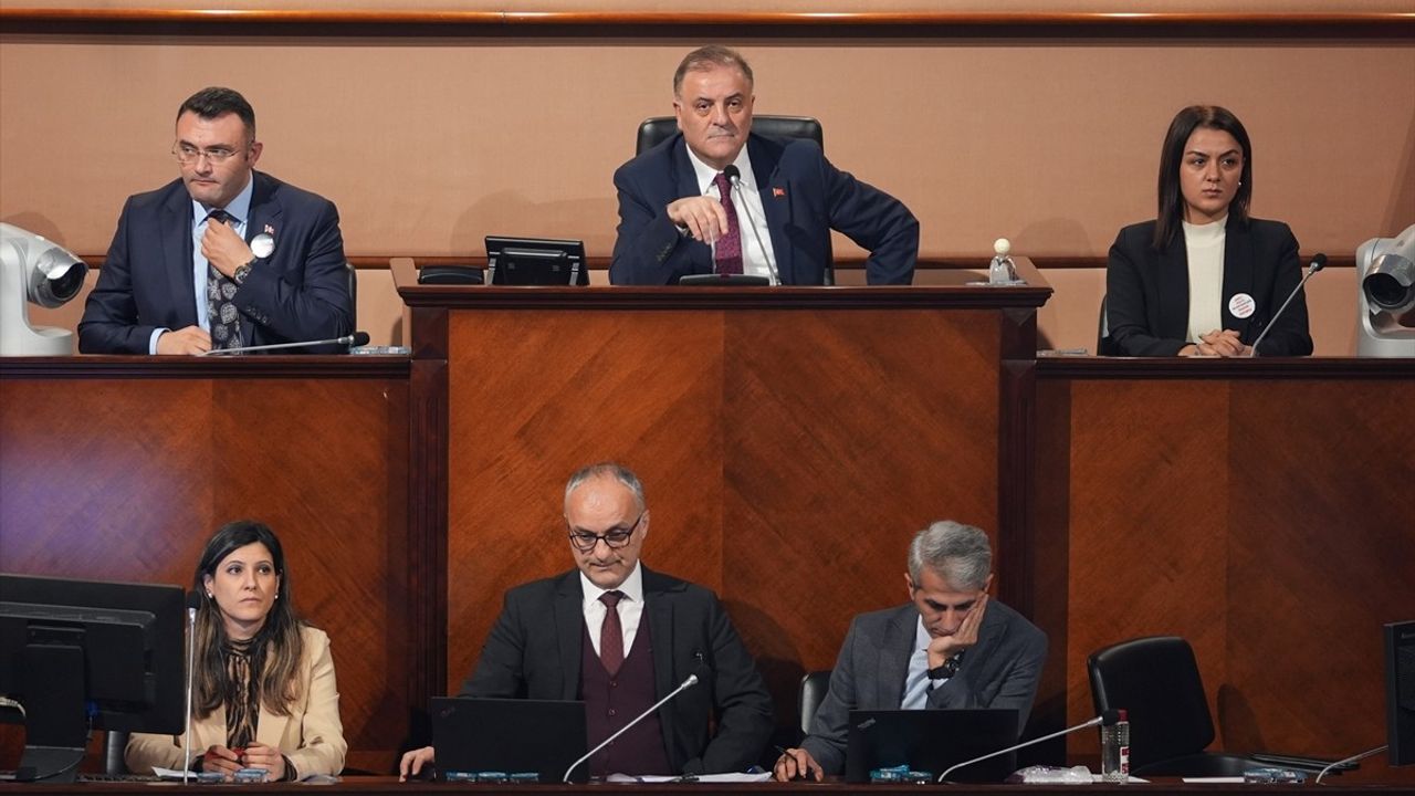 İBB Meclisi'nde Arızalı Yürüyen Merdiven ve Asansörler için Soru Önergesi