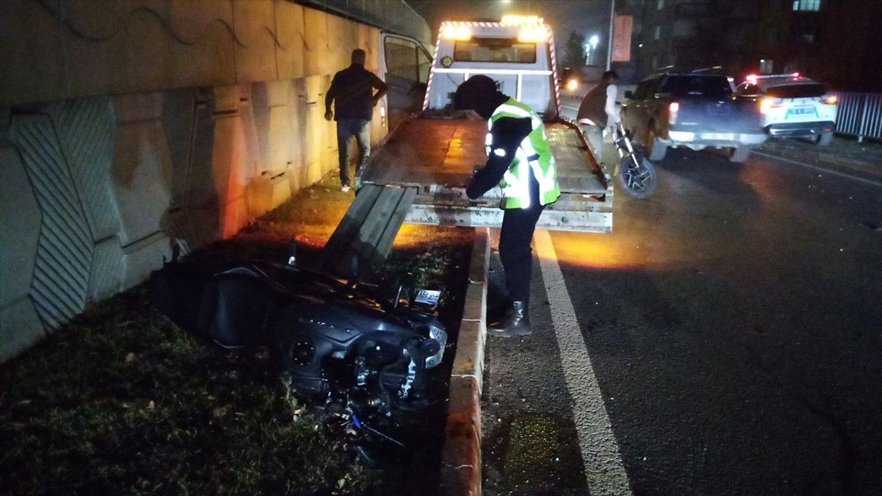 İnegöl'de Motosiklet Kaza Yaptı: Sürücü Ağır Yaralandı