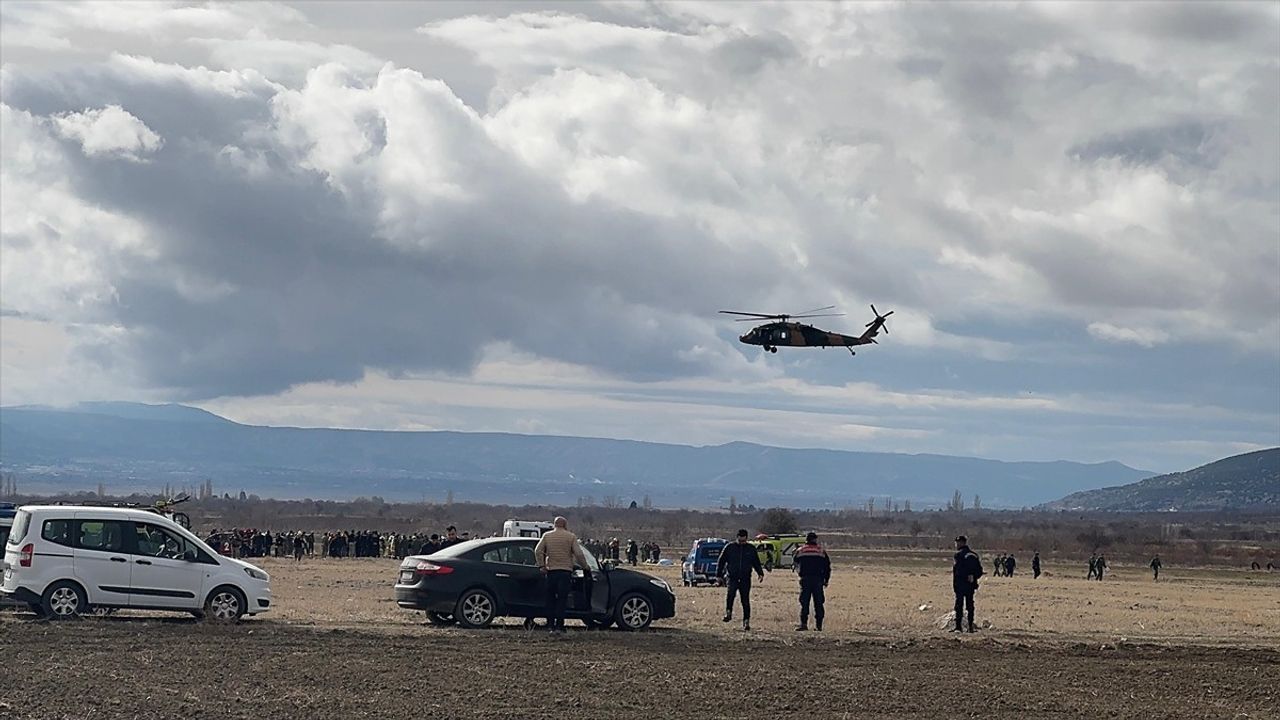 Isparta'da Eğitim Uçuşu Sırasında Askeri Helikopter Düştü