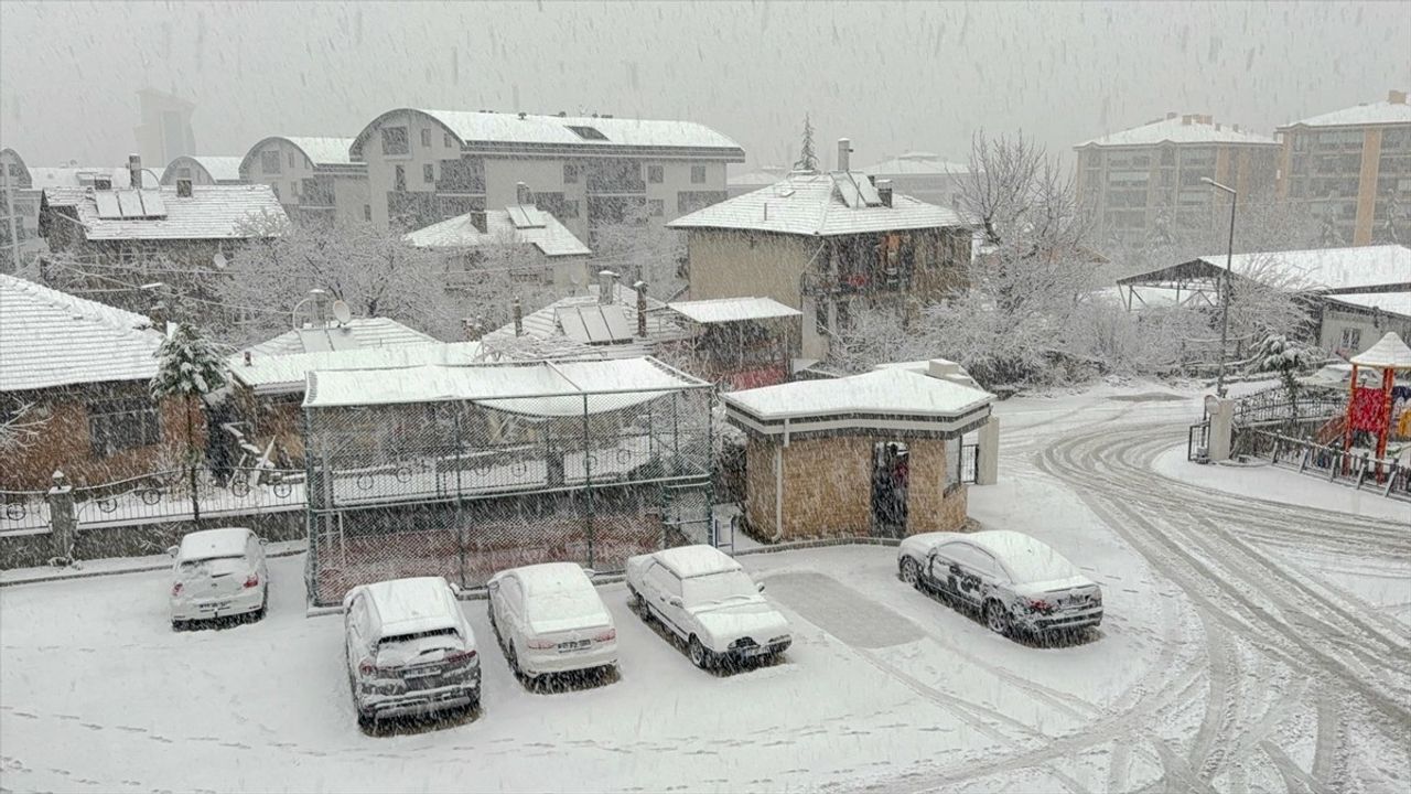 Isparta ve Burdur'da Yoğun Kar Yağışı Etkili